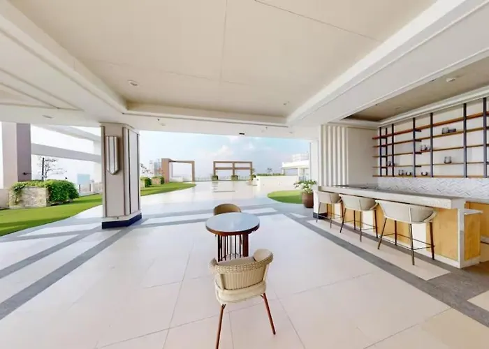 Apartahotel Chic And Cozy 1br In Dmci Aston Place, Pasay Near Naia, Moa, Csb Pasay 4*